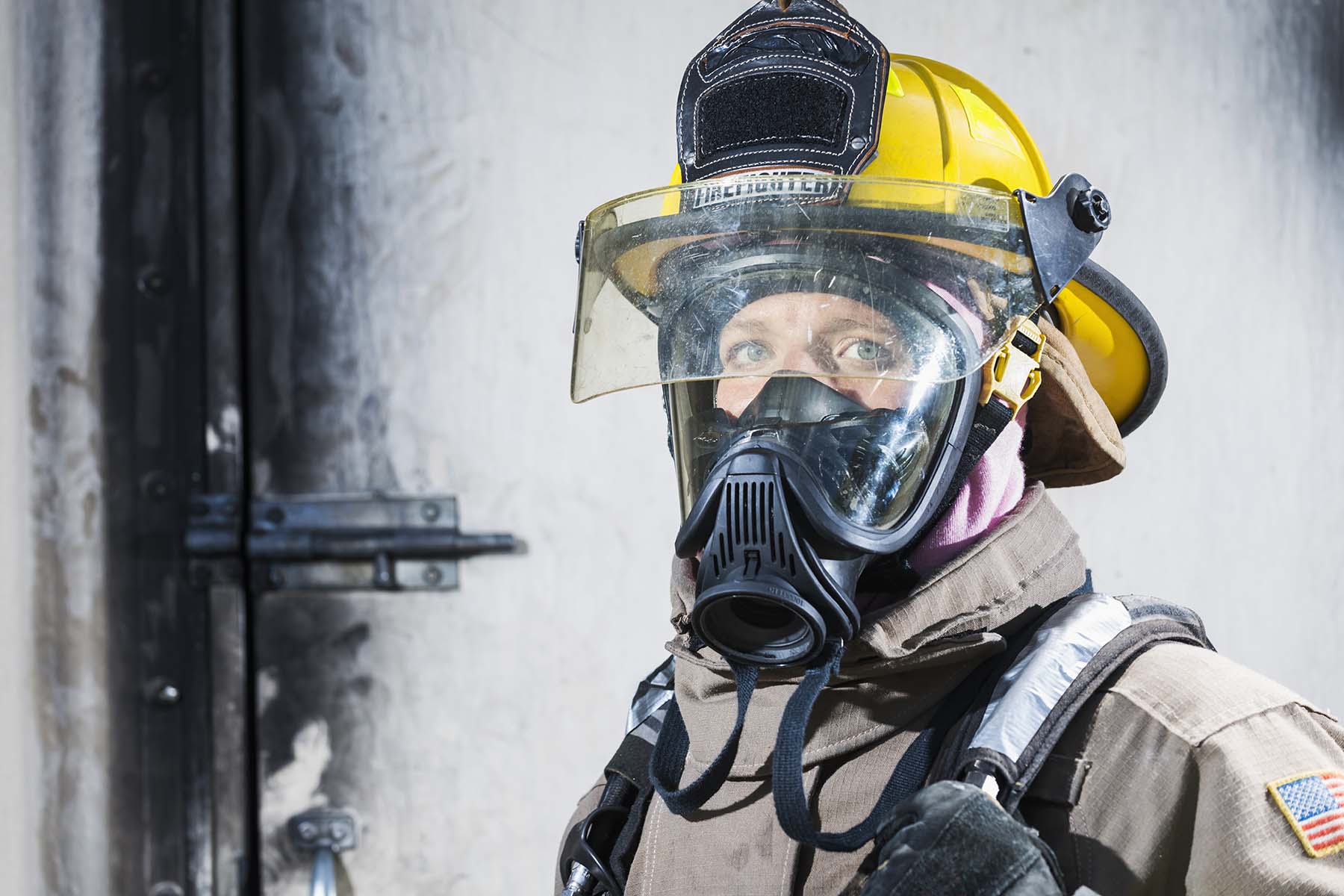 firefighter_hood_facepiece_bg.1800x1200